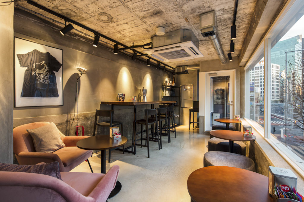 店舗内装工事後のカフェ