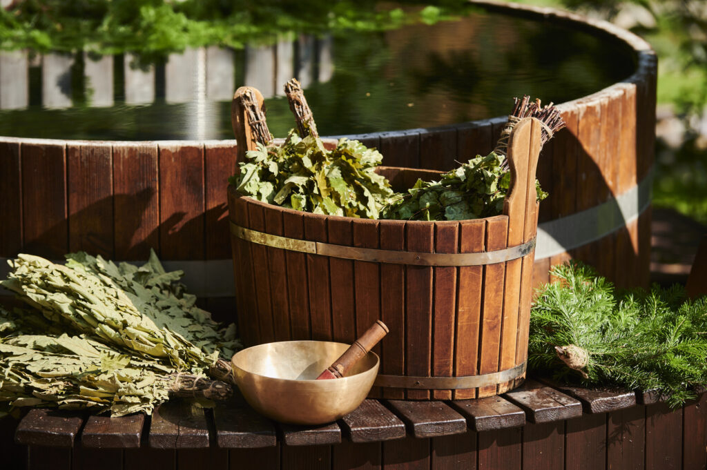 薬草サウナにつかうハーブと道具